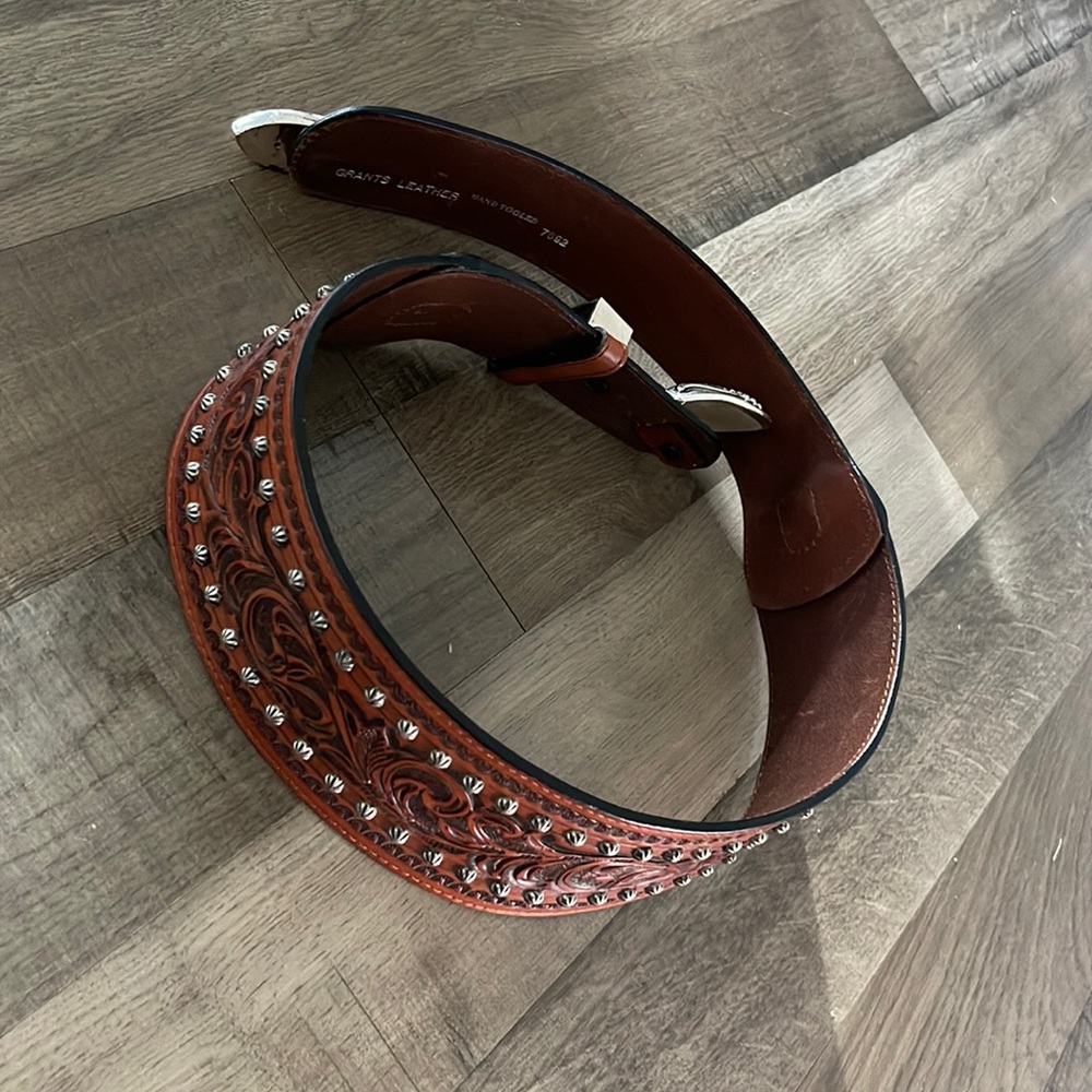 Hand tooled thick western belt. Never worn. Sooo cute with dresses